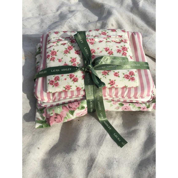 Laura Ashley Bags Laura Ashley Travel Bag Set Of 3 New Floral